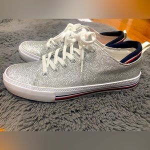 Tommy Hilfiger Sneakers size 7 1/2.